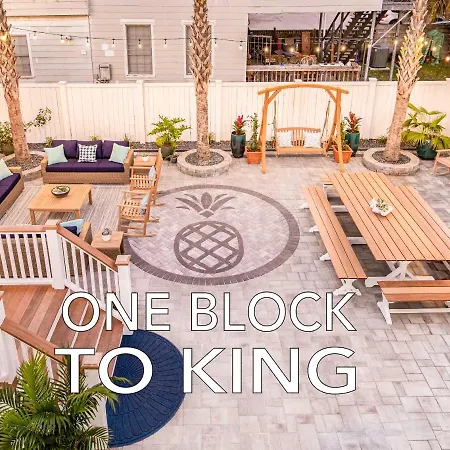 Charming Secluded Courtyard - 1 Block To King Villa